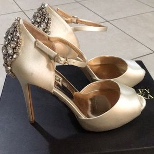 Badgley Mischka Dawn size 7 Ivory Satin